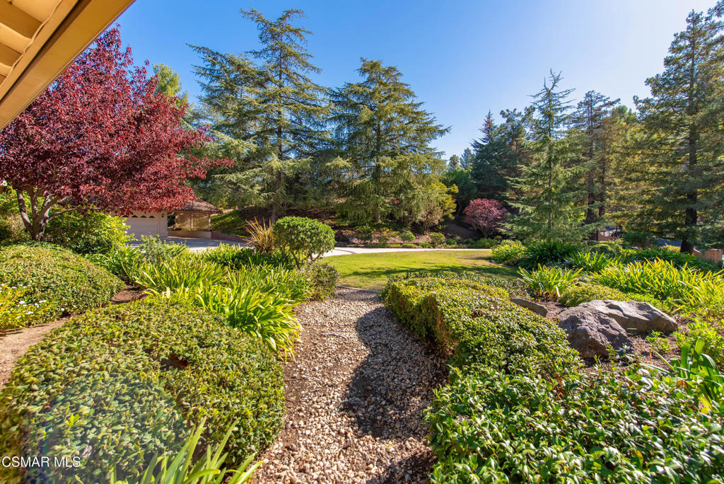 39 Inverness Road Thousand Oaks, CA 91361 - Photo 64 of 69 a view of a pathway with a park