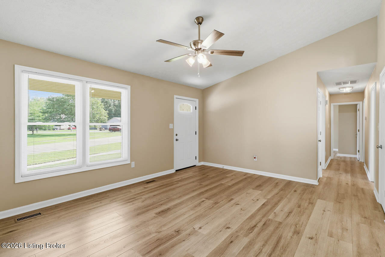 8410 Silver Fox Road Louisville, KY 40291 - Photo 5 of 40 8410 Silver Fox Rd - 10