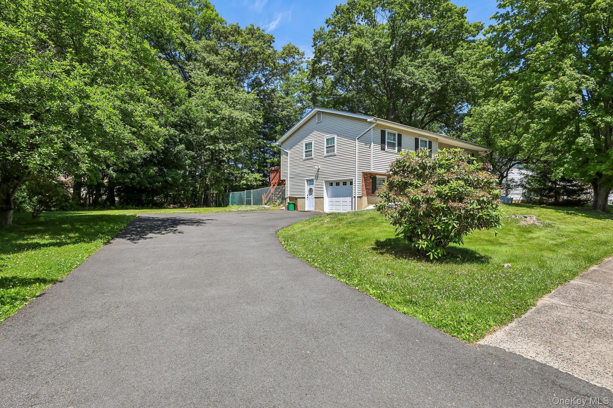 21 Baylor Road Nanuet, NY 10954 - Photo 2 of 44