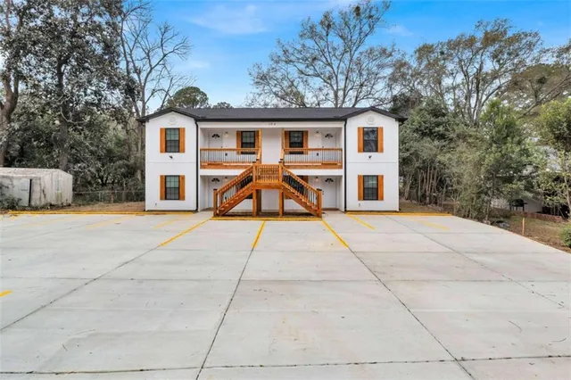 a view of house with entertaining space in front of it