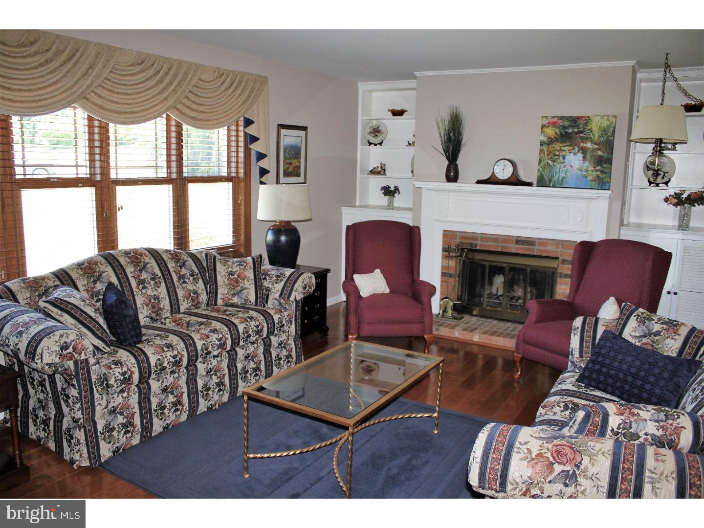 127 Barley Road Ivyland, PA 18974 - Photo 4 of 25 Living Room