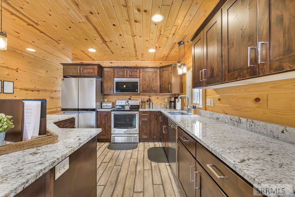 4060 Steelhead Road Island Park, ID 83429 - Photo 17 of 53 Kitchen