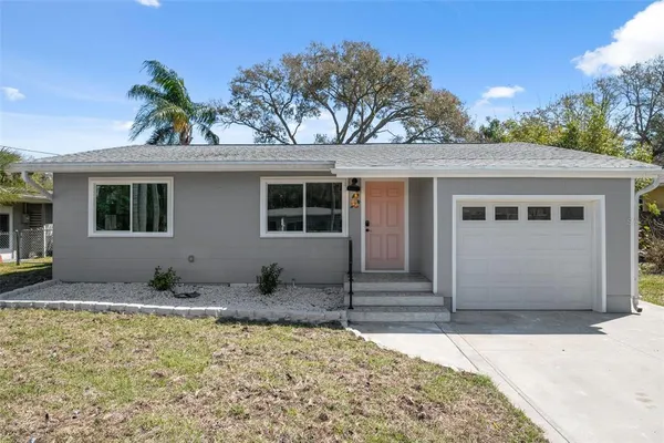 $2,400 | 1841 Douglas Avenue, Dunedin, FL 34698