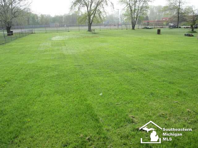 11436 Grafton Road Carleton, MI 48117 - Photo 11 of 12 20437427-10.JPG
