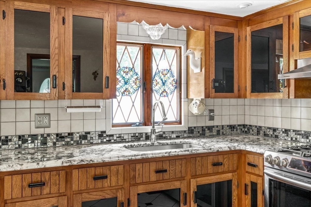 28 Lawrence Road Halifax, MA 02338 - Photo 11 of 42 Gallery Image 11