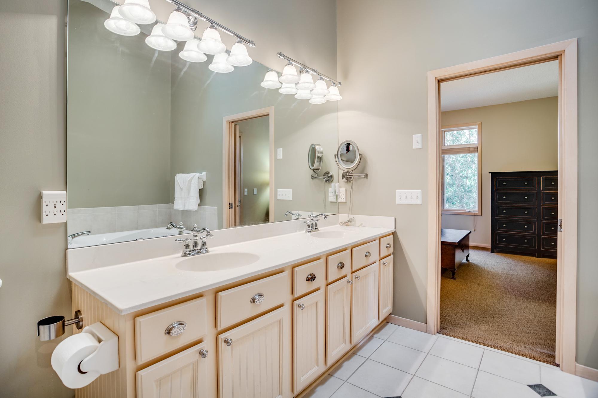 7089 Crowne Oak Road Eden Prairie, MN 55344 - Photo 27 of 58 Gallery Image 27