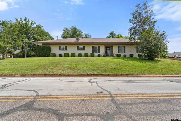 $285,000 | 815 East Dulse Street, Tyler, TX 75701