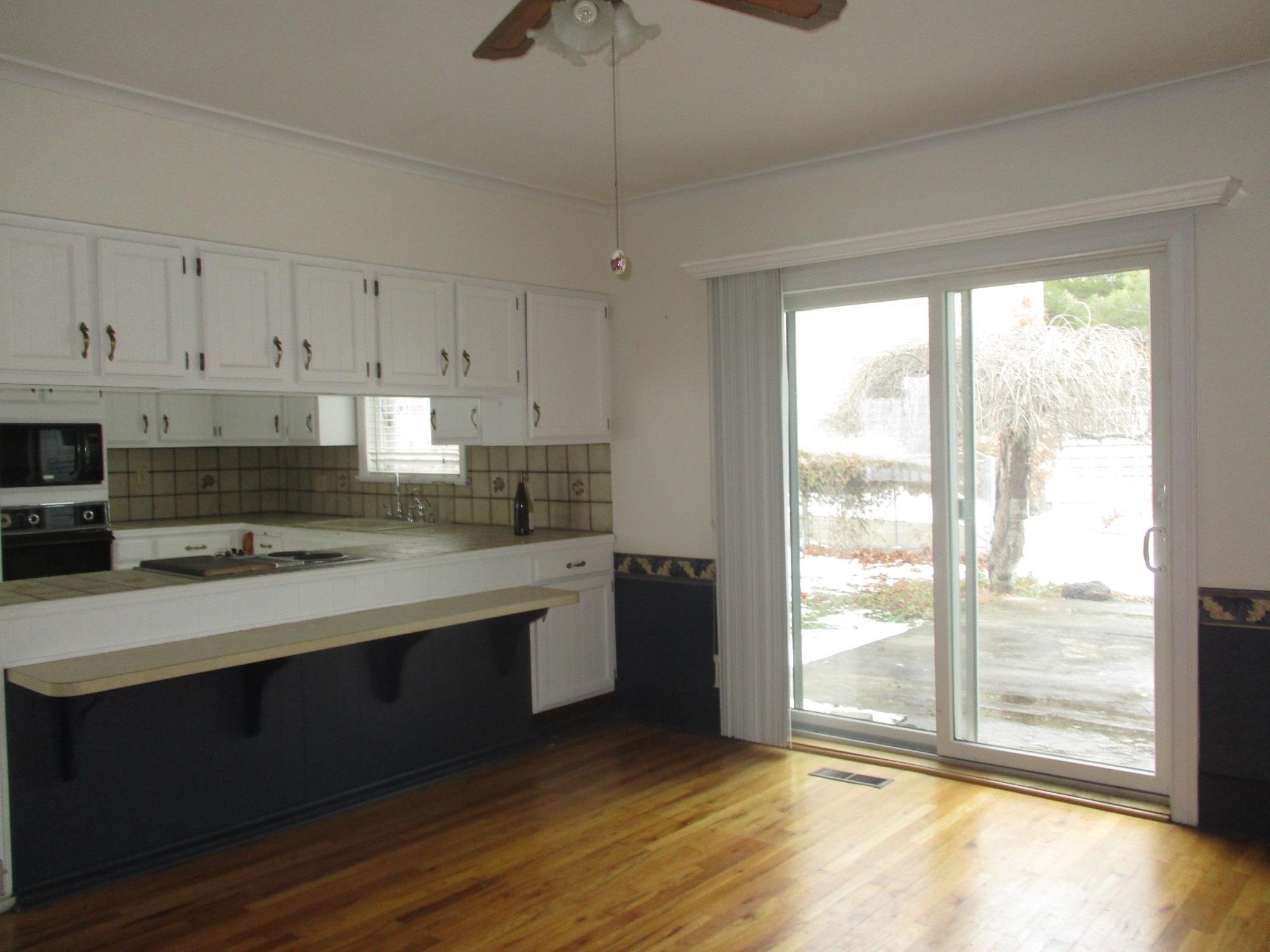 604 East South Holly Road Fenton, MI 48430 - Photo 12 of 24 50089675-11.JPG