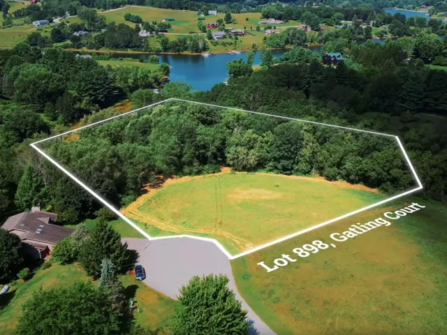 $900,000 | 898 Gatling Court, La Valle, WI 53941