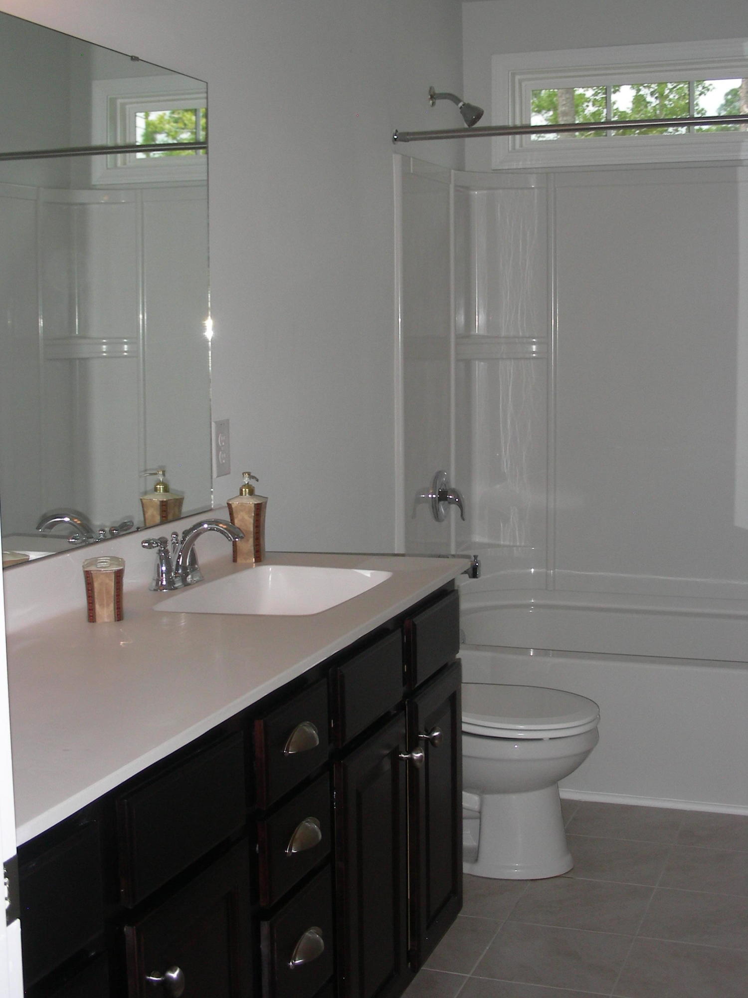 602 Kilarney Road Summerville, SC 29483 - Photo 20 of 35 Upstairs Bathroom