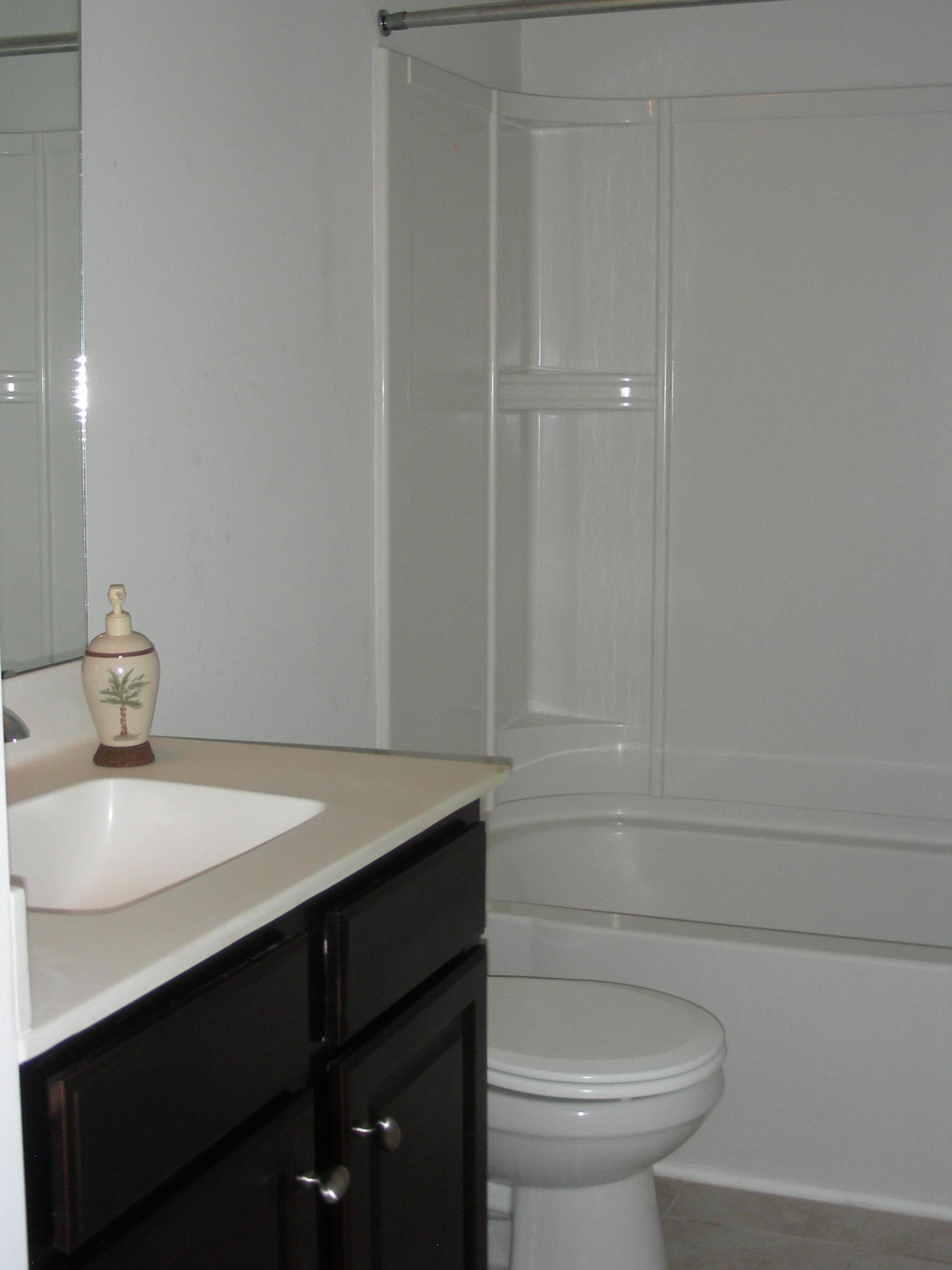 602 Kilarney Road Summerville, SC 29483 - Photo 22 of 35 2nd Bathroom
