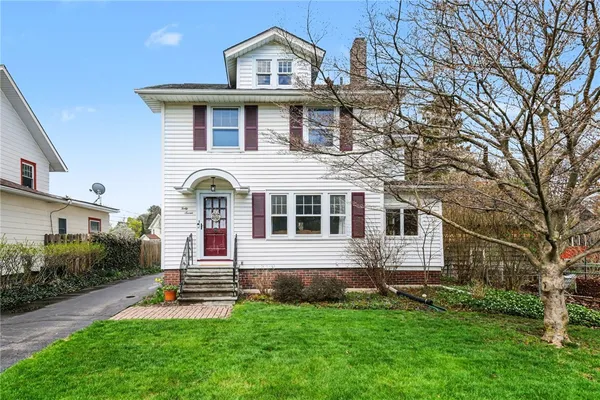 $249,900 | 47 Hollywood Crescent, Irondequoit, NY 14617