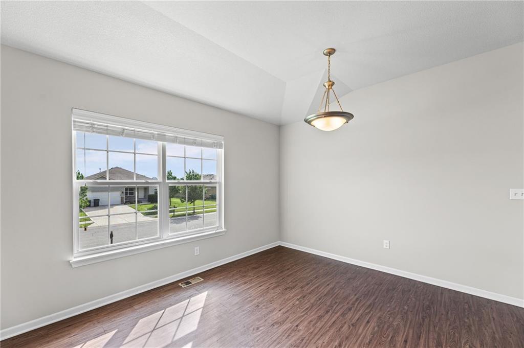 17188 South Kill Creek Road Gardner, KS 66030 - Photo 13 of 35