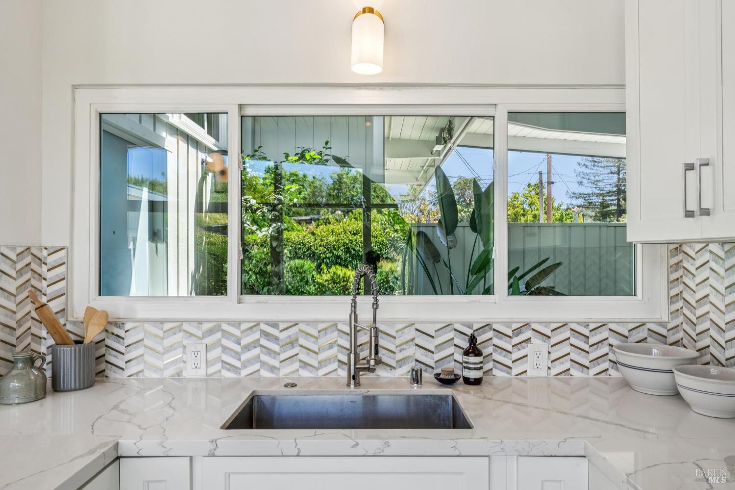 384 Hibiscus Way San Rafael, CA 94903 - Photo 12 of 65