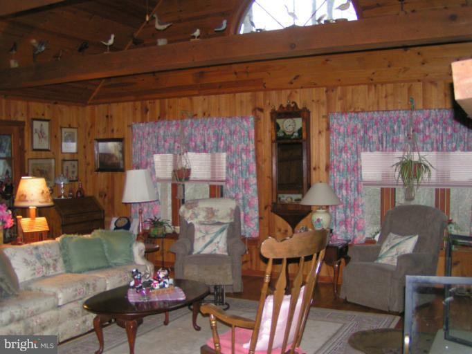 638 Big Elk Chapel Road Elkton, MD 21921 - Photo 16 of 29 Living Room