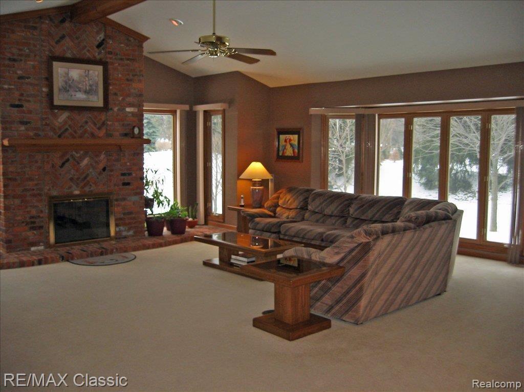 6187 Country Ridge Drive Troy, MI 48098 - Photo 6 of 17 24 x 24 Familyroom