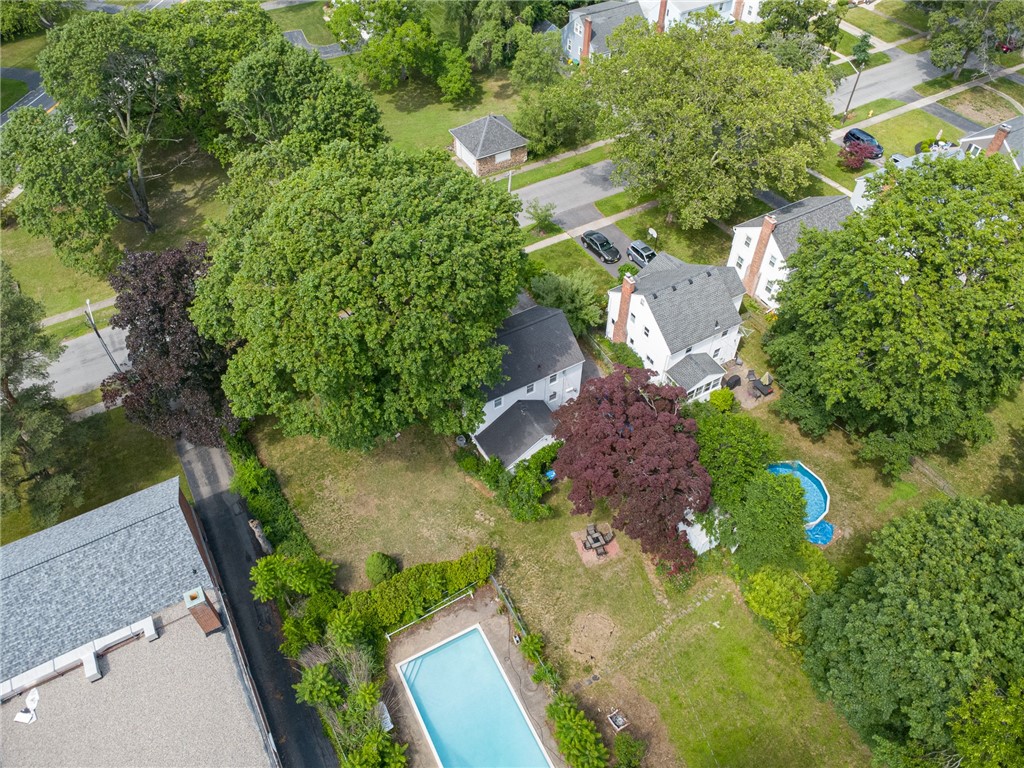 29 Avondale Road Irondequoit, NY 14622 - Photo 24 of 30 An overview of the yard and pool area