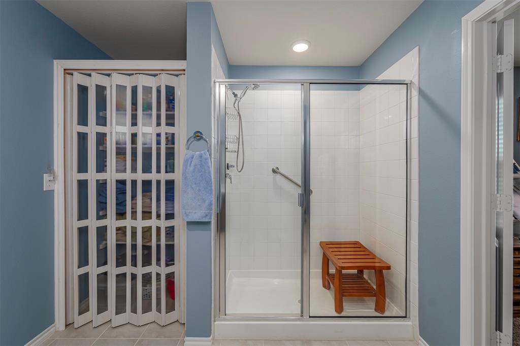 910 Community Way Royse City, TX 75189 - Photo 11 of 27 a view of a hallway with entryway