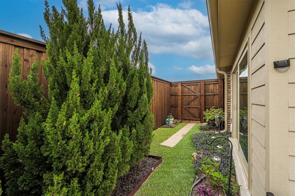 910 Community Way Royse City, TX 75189 - Photo 27 of 27 a view of a backyard