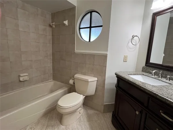 $1,975 | 18714 Wimbledon Circle, Unit 18714, Lutz, FL 33558