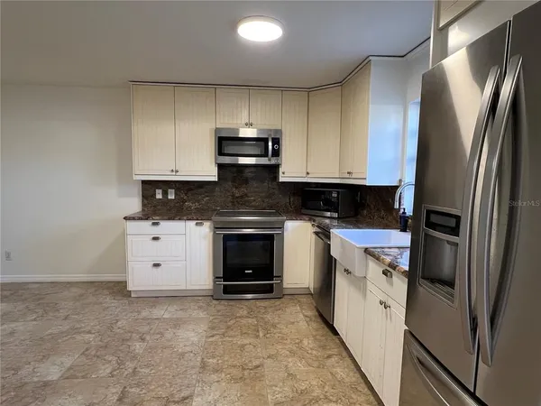 $2,150 | 18714 Wimbledon Circle, Unit 18714, Lutz, FL 33558