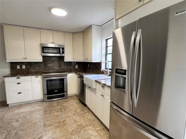 $1,975 | 18714 Wimbledon Circle, Unit 18714, Lutz, FL 33558