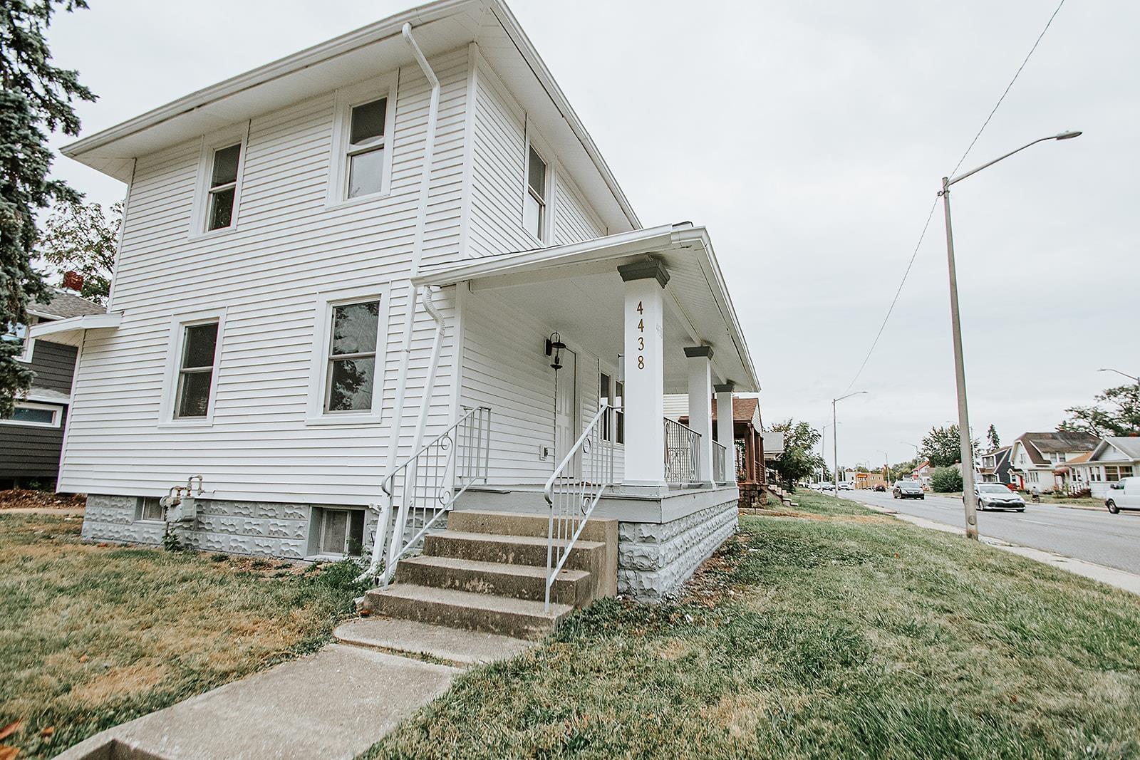 4438 Lafayette Street Fort Wayne, IN 46806 - Photo 2 of 31
