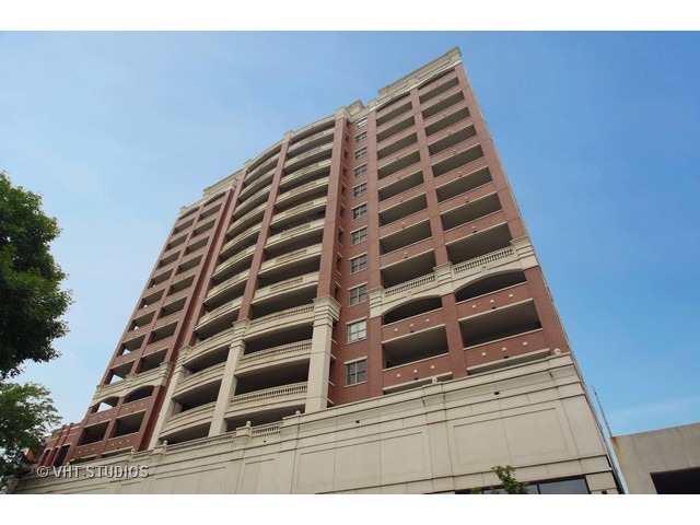 828 West Grace Street, Unit 1304 Chicago, IL 60613 - Photo 2 of 12