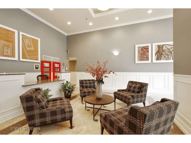 828 West Grace Street, Unit 1304 Chicago, IL 60613 - Photo 3 of 12