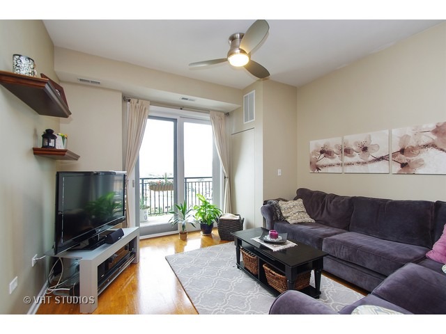 828 West Grace Street, Unit 1304 Chicago, IL 60613 - Photo 4 of 12