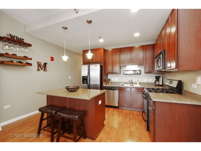 828 West Grace Street, Unit 1304 Chicago, IL 60613 - Photo 5 of 12