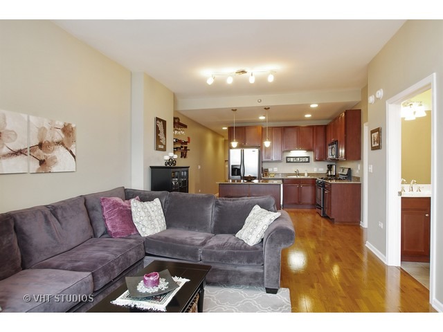 828 West Grace Street, Unit 1304 Chicago, IL 60613 - Photo 6 of 12