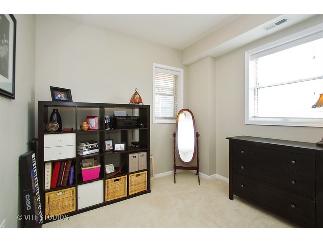 828 West Grace Street, Unit 1304 Chicago, IL 60613 - Photo 8 of 12