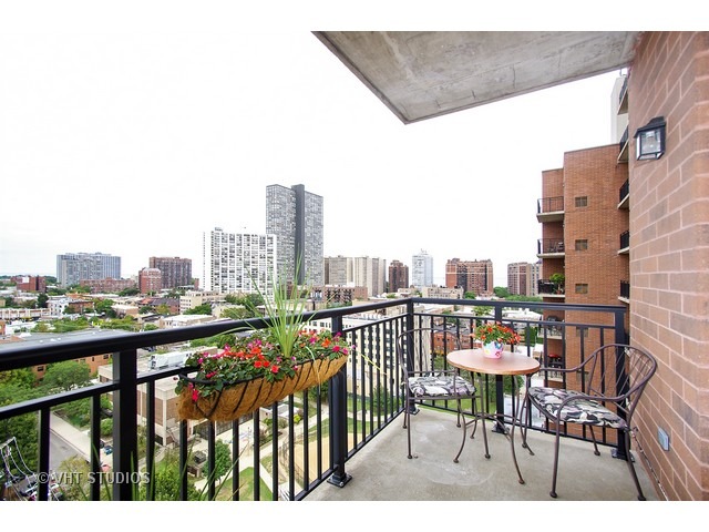 828 West Grace Street, Unit 1304 Chicago, IL 60613 - Photo 10 of 12