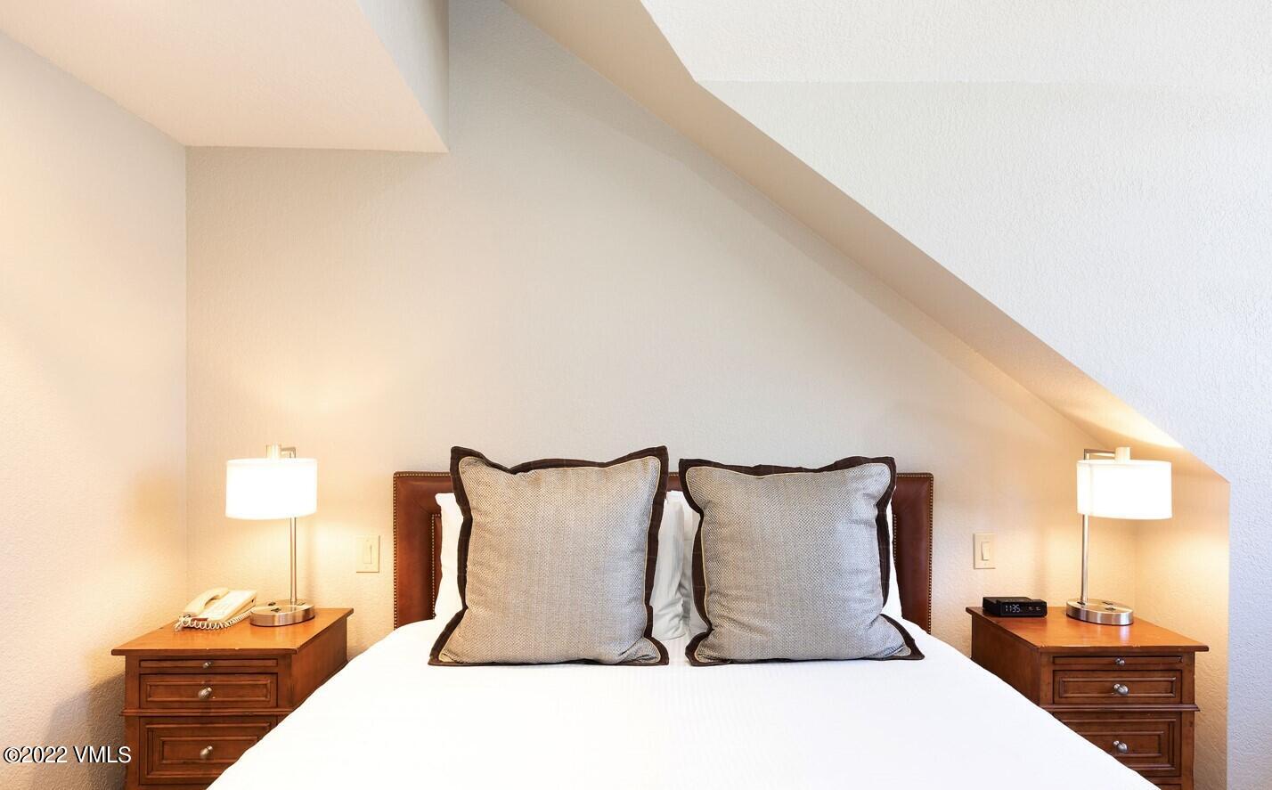 210 Offerson Road, Unit R421 / WEEK 47 Beaver Creek, CO 81620 - Photo 8 of 20 a bedroom with a bed and wooden floor