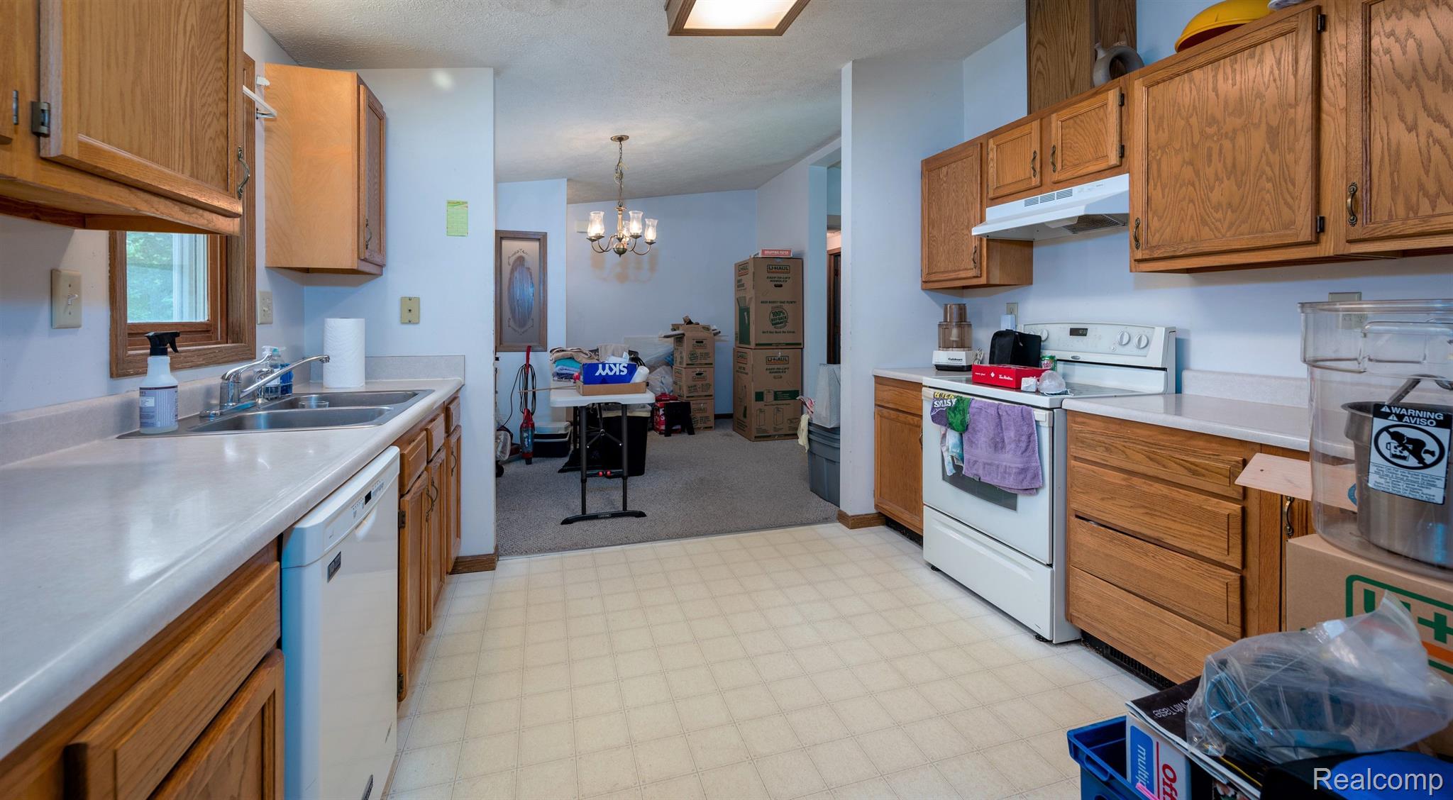 23483 Middlebelt Road Farmington, MI 48336 - Photo 6 of 7 23483 -Kitchen & Dining rm