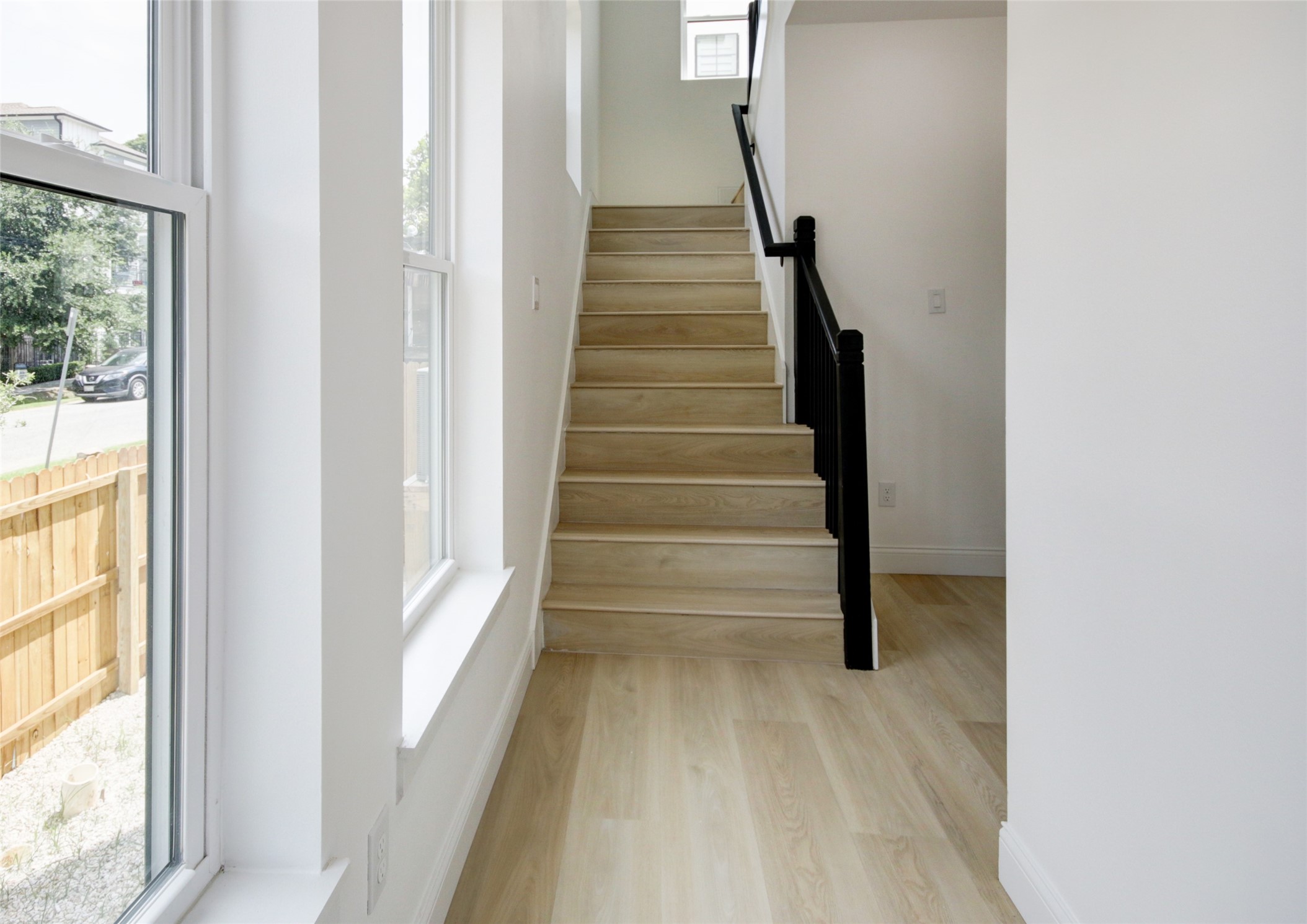1214 West 24th Street, Unit A Houston, TX 77008 - Photo 3 of 45 a view of entryway