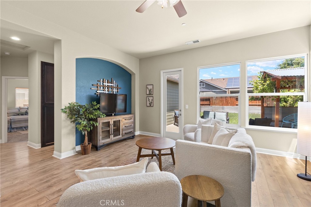 2970 East Eaton Road Chico, CA 95973 - Photo 2 of 25 Living room _2970 Eaton Rd.