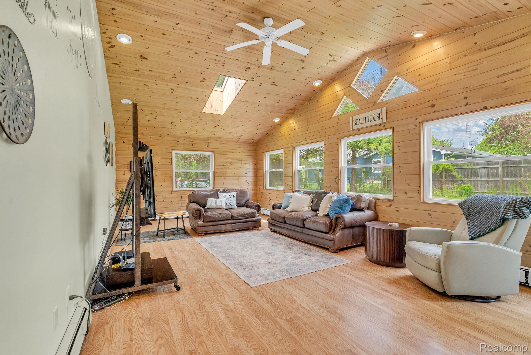 7489 Aspen Road Lexington, MI 48450 - Photo 16 of 62 Living room