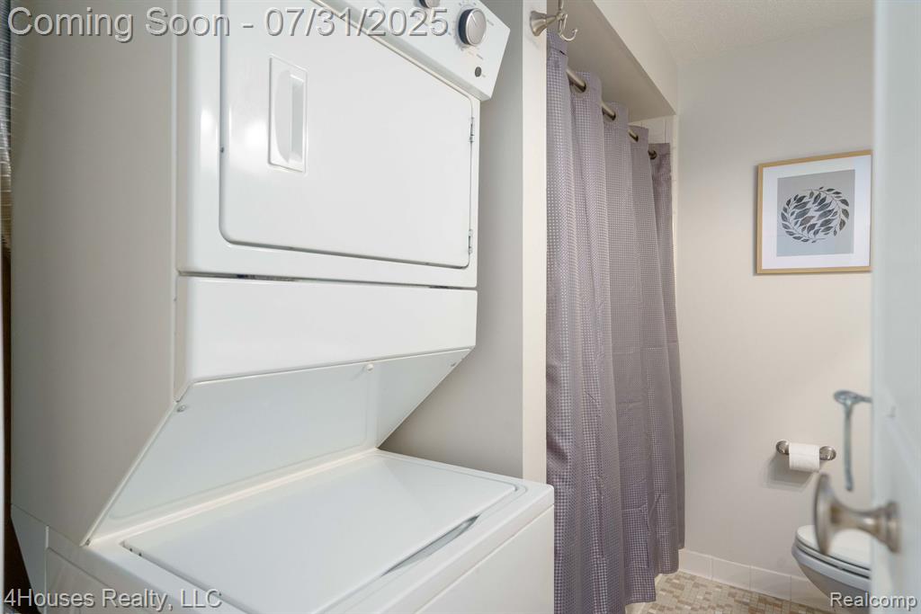 5273 Highland Road, Unit 108 Waterford, MI 48327 - Photo 32 of 39 Gallery Image 32
