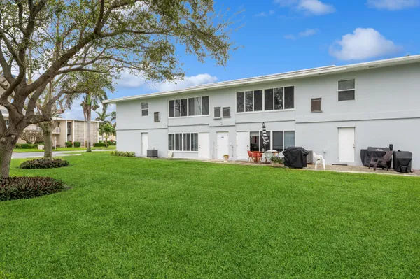 $1,500 | 205 Main Boulevard, Unit 2B, Boynton Beach, FL 33435
