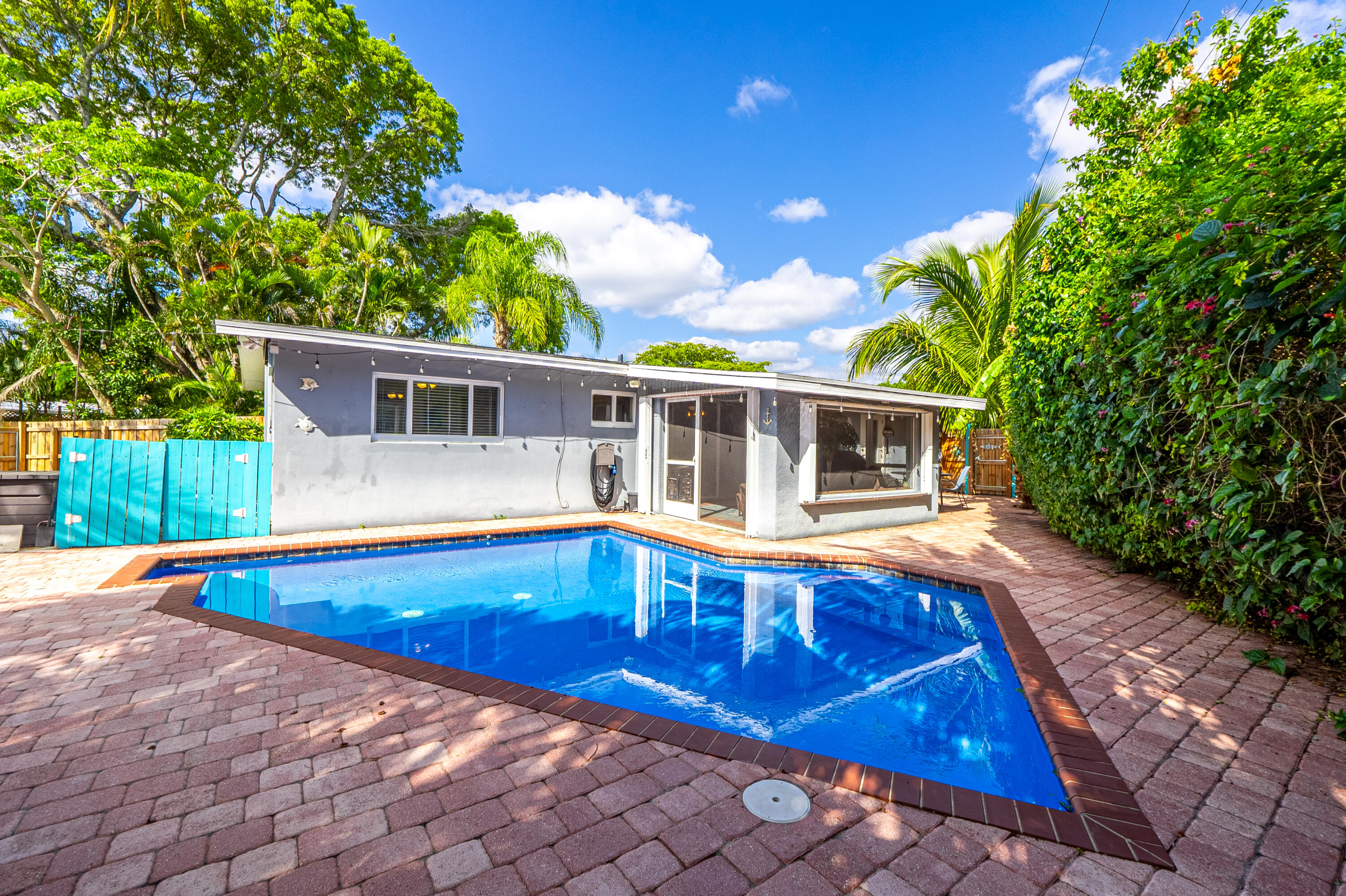 400 Pittsburgh Drive Jupiter, FL 33458 - Photo 23 of 30 a view of a house with pool