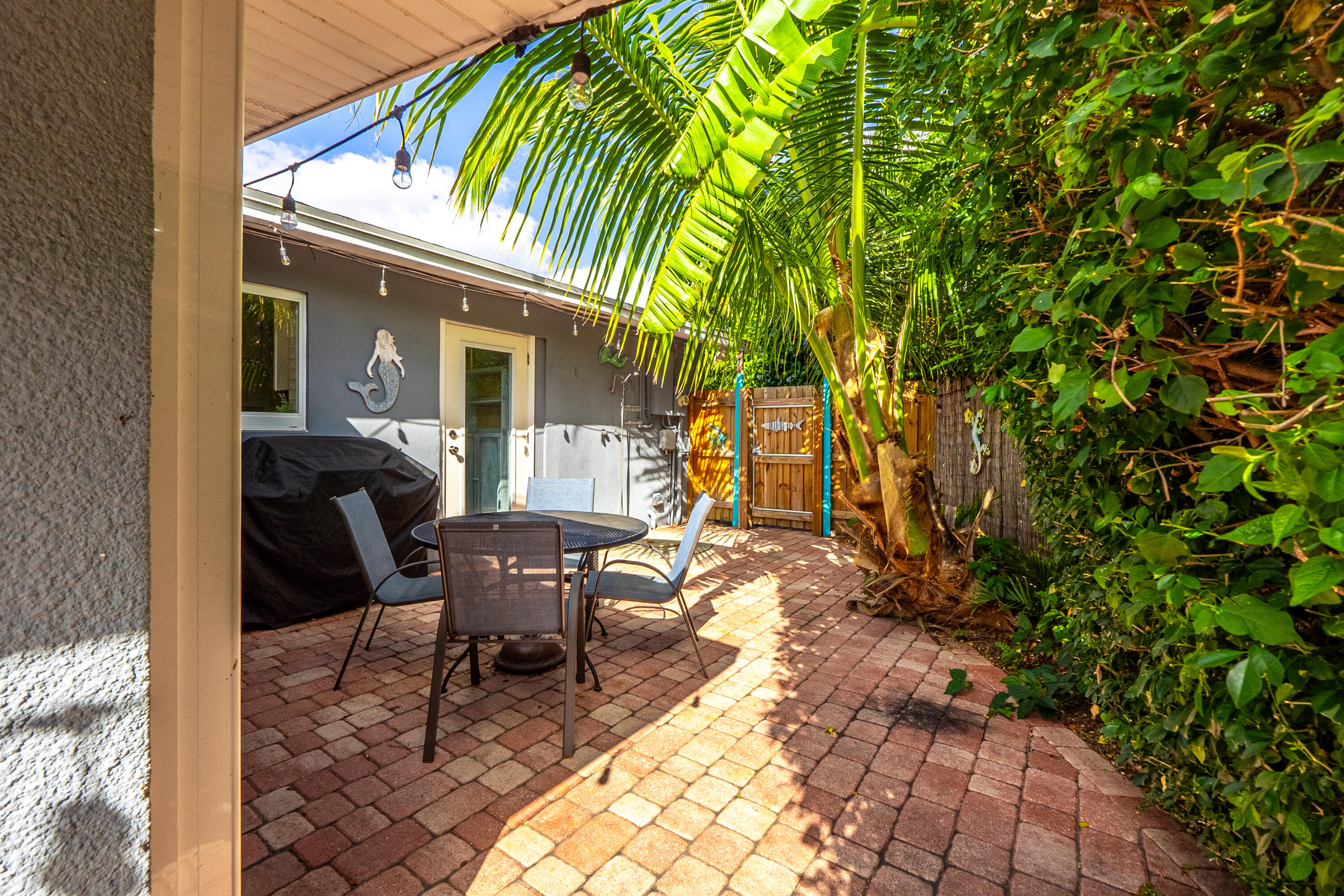 400 Pittsburgh Drive Jupiter, FL 33458 - Photo 24 of 30 a view of a house with backyard and sitting area