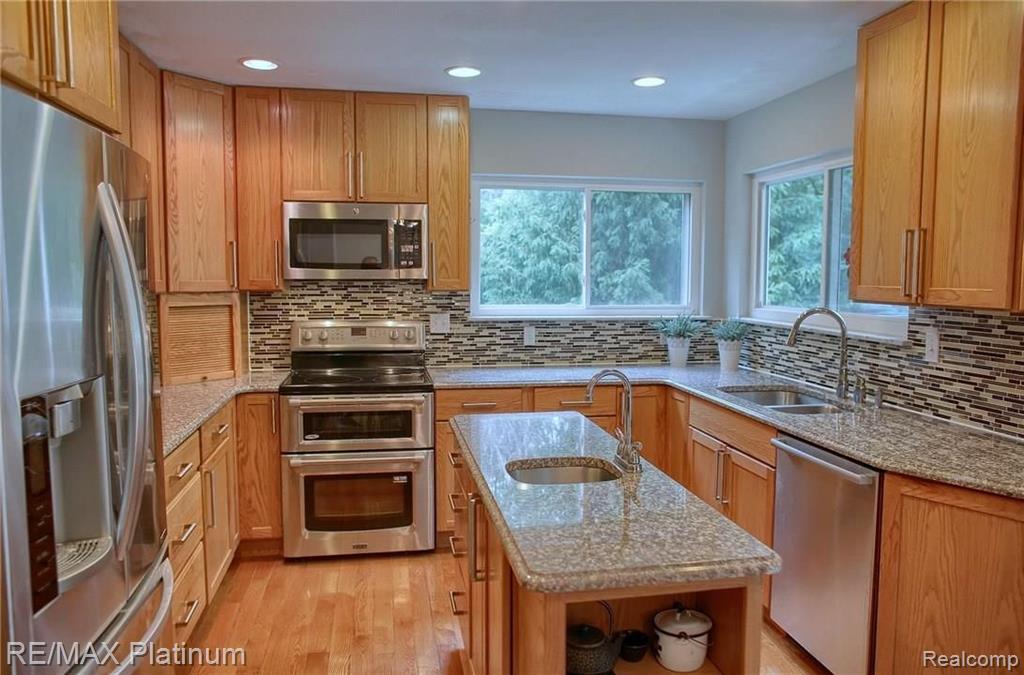 2217 Pleasant Ridge Howell, MI 48843 - Photo 6 of 36