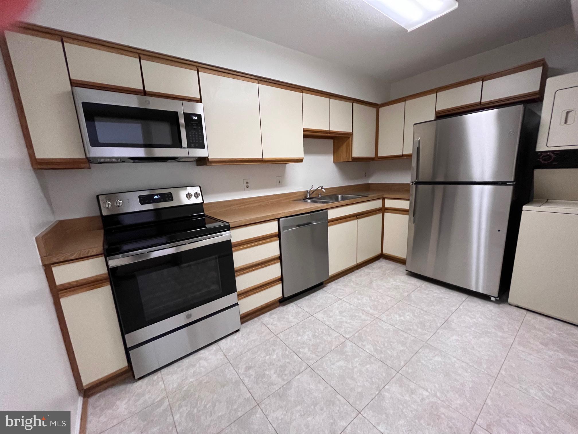 15100 Interlachen Drive, Unit 815 Silver Spring, MD 20906 - Photo 7 of 26 Tile floor, Stainless appliances, built-in MW
