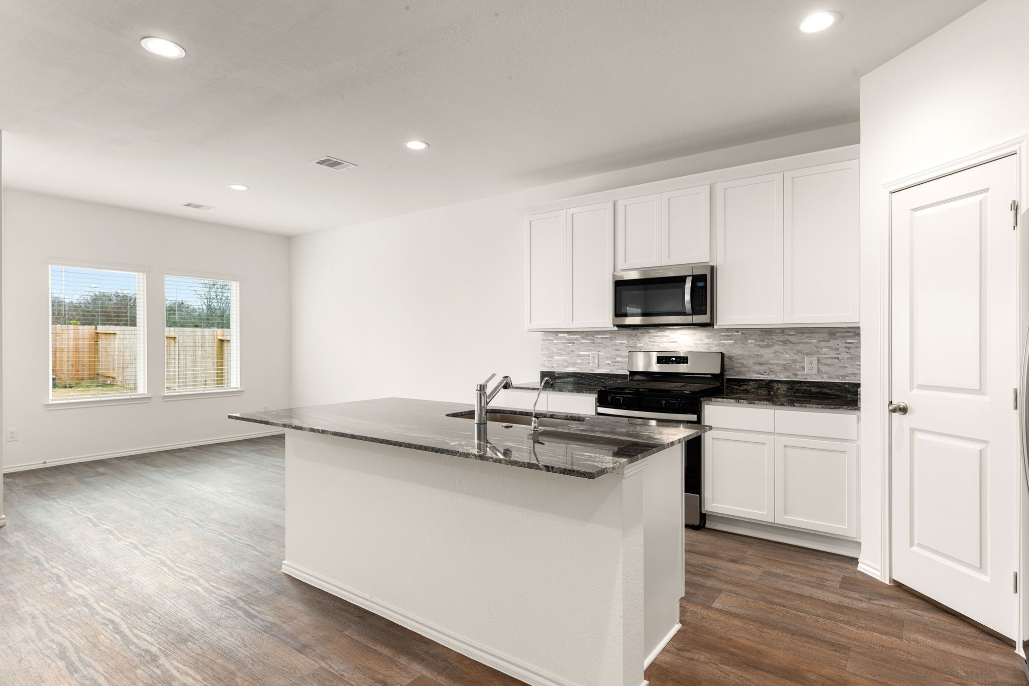 3023 Sycamore Run Lane Rosenberg, TX 77469 - Photo 4 of 26 Schedule a Showing Today!