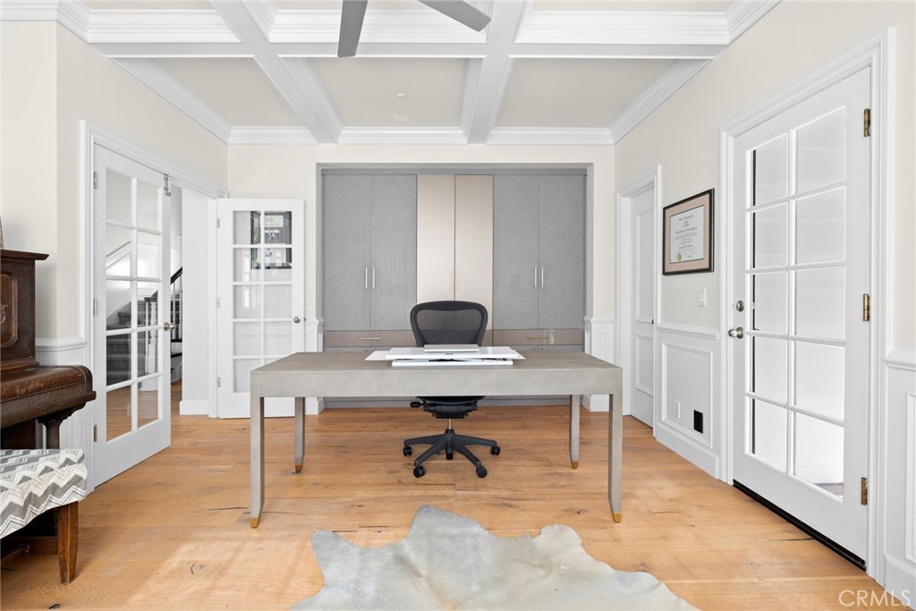 4 Percheron Coto de Caza, CA 92679 - Photo 27 of 44 a workspace with wooden floor and furniture