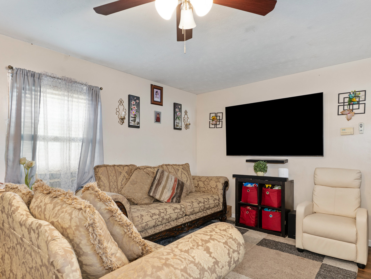 31 Peggy Drive Sandwich, IL 60548 - Photo 13 of 17 a living room with furniture and a flat screen tv