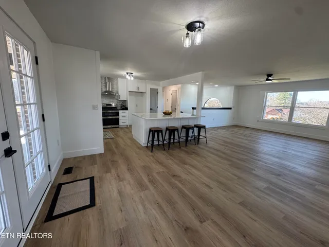 $989,000 | 114 Happy Ending Lane, Kingston, TN 37763