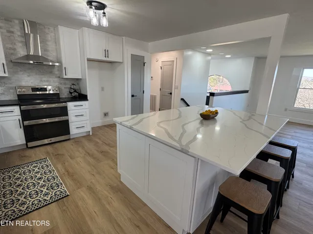 $989,000 | 114 Happy Ending Lane, Kingston, TN 37763